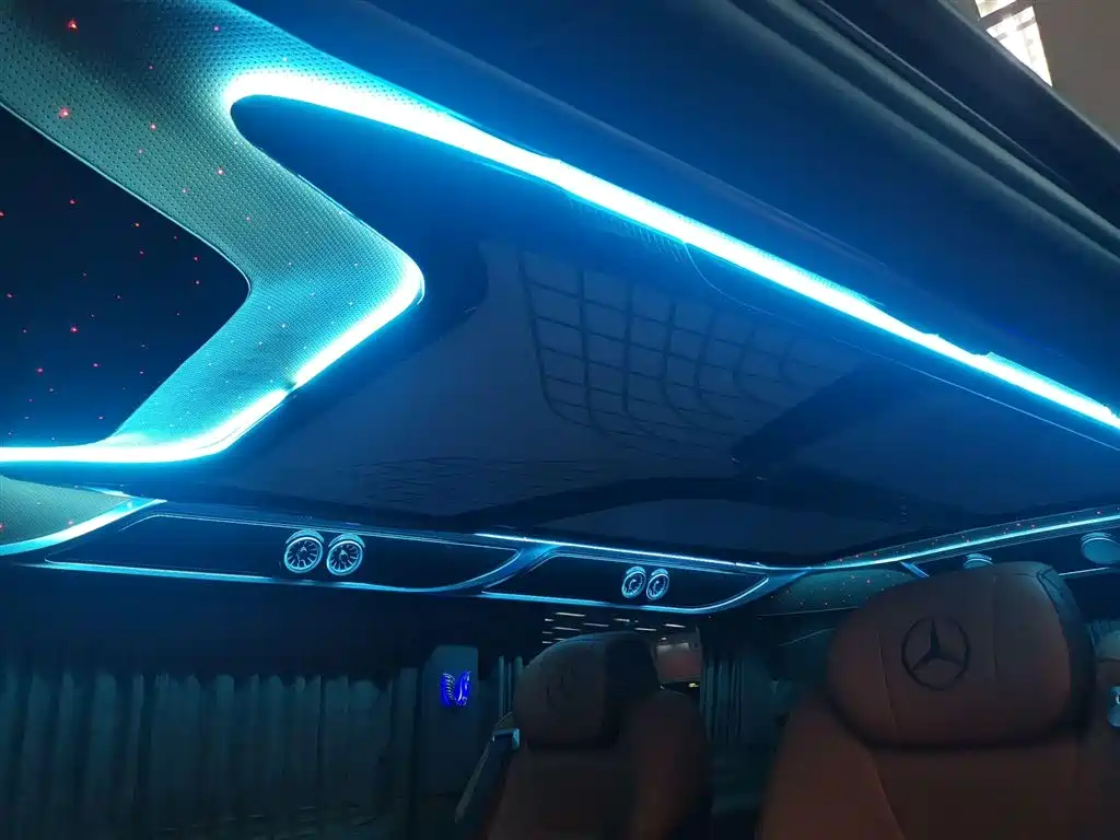 Mercedes-Benz Vito 2023 — фото 18