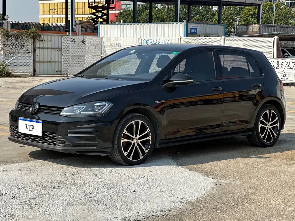 Volkswagen Golf 2018 — фото 1