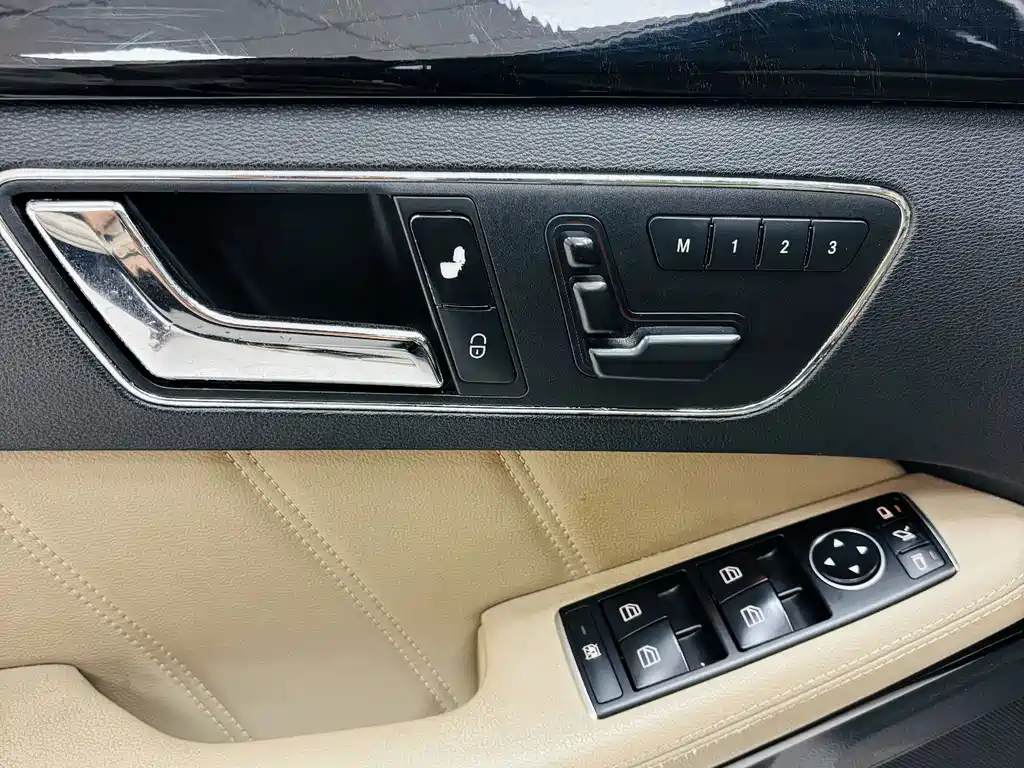 Mercedes-Benz E-Class 2011 — фото 10
