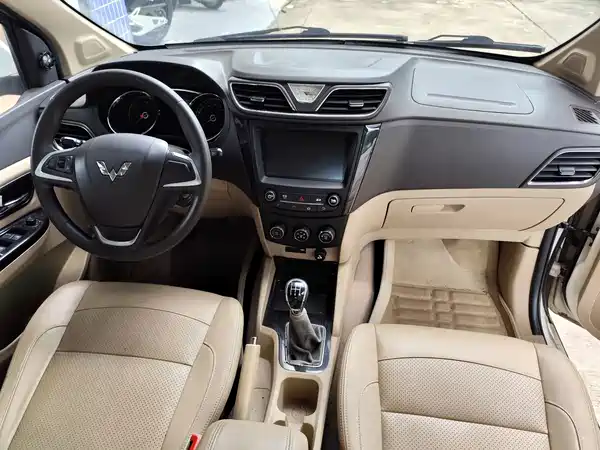 Wuling Hongguang 2015