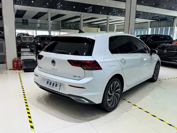 Volkswagen Golf 2024