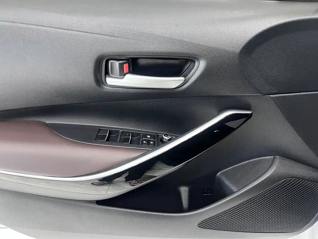 Toyota Corolla 2023 — фото 10