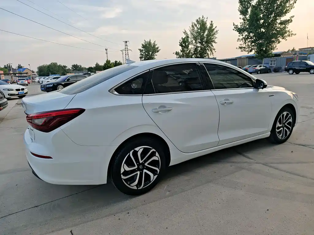Changan Eado 2018 — фото 19