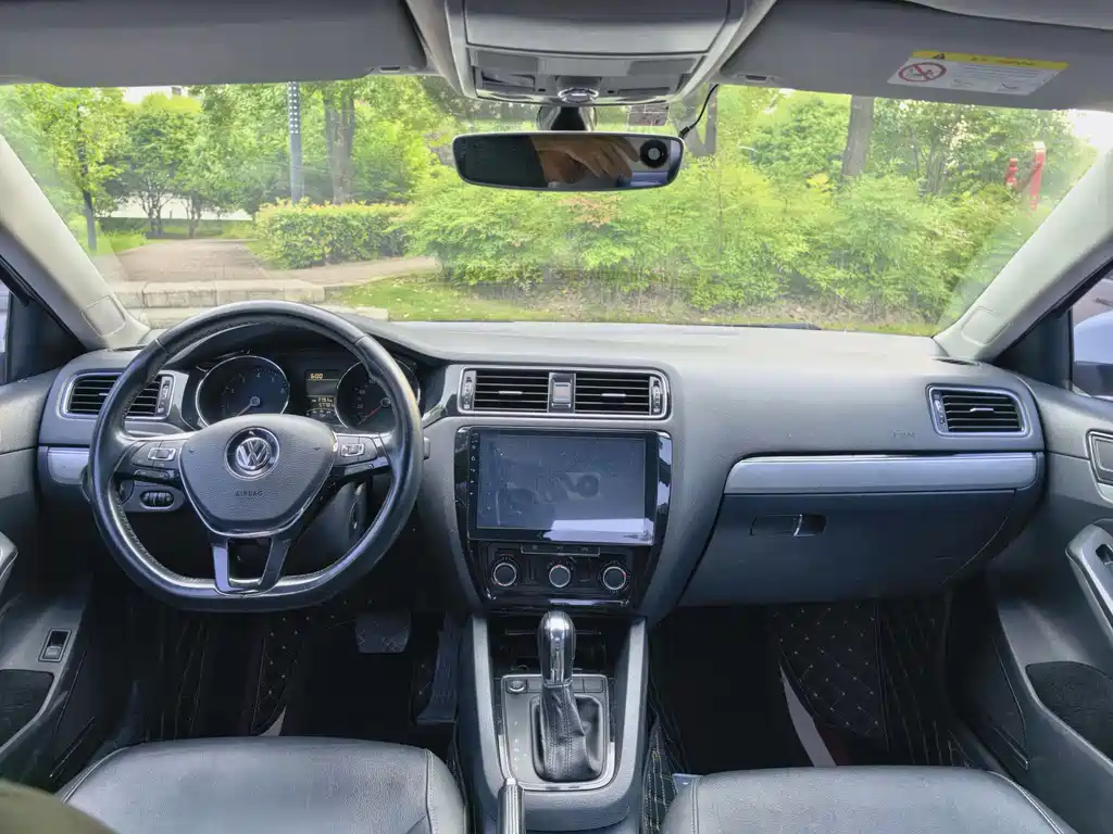 Volkswagen Sagitar 2019