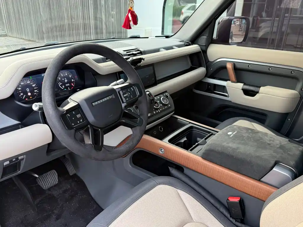 Land Rover Defender 2021 — фото 23