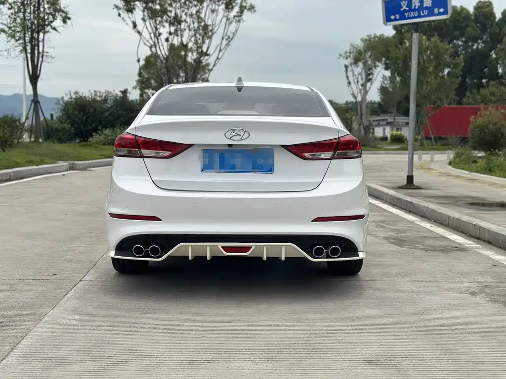 Hyundai Elantra 2019 — фото 3
