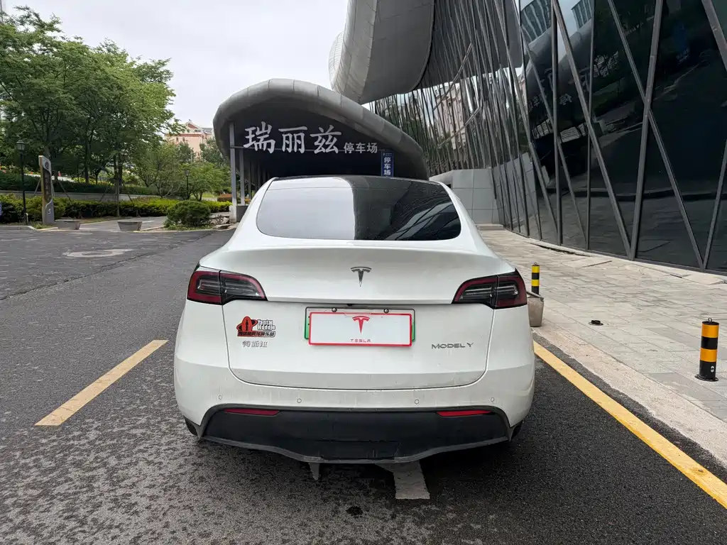Tesla Model Y 2021