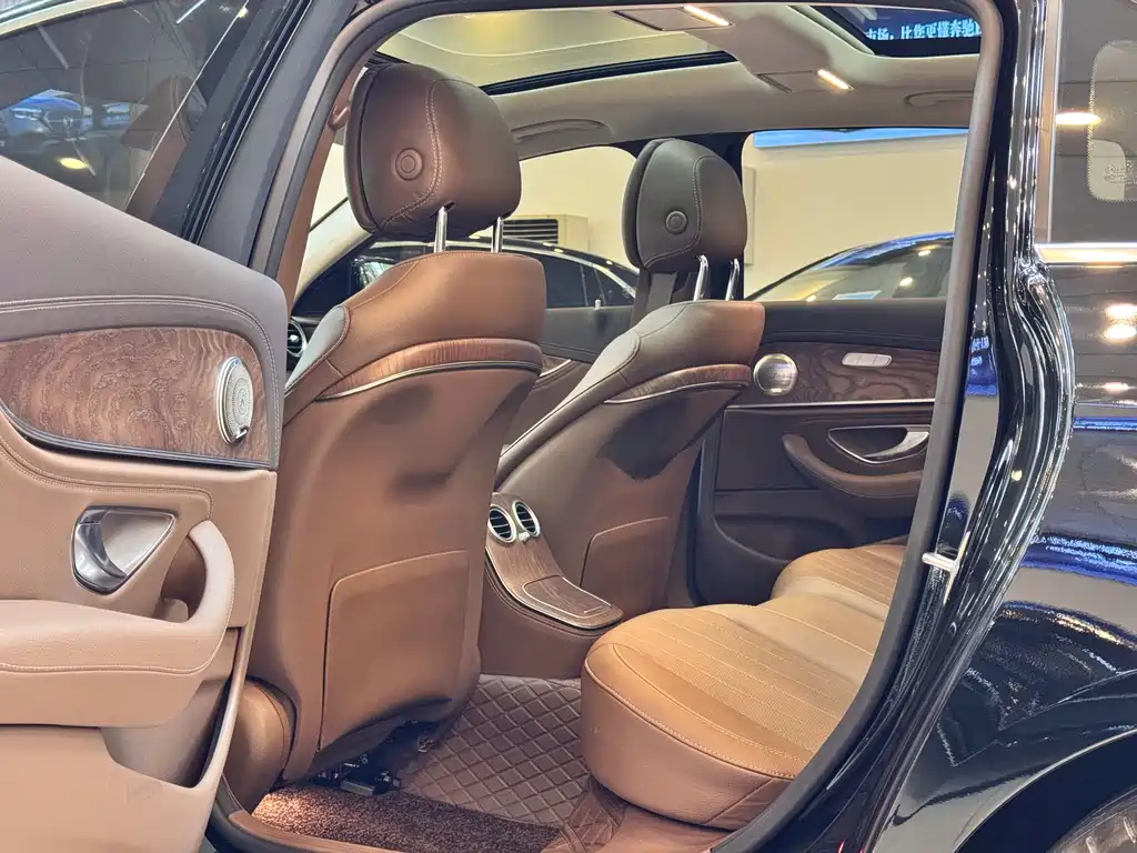 Mercedes-Benz E-Class 2023 — фото 10