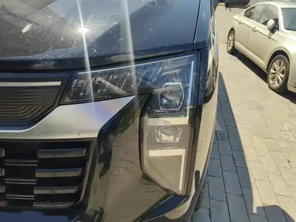 SINOTRUK Pioneer Officer V 2025