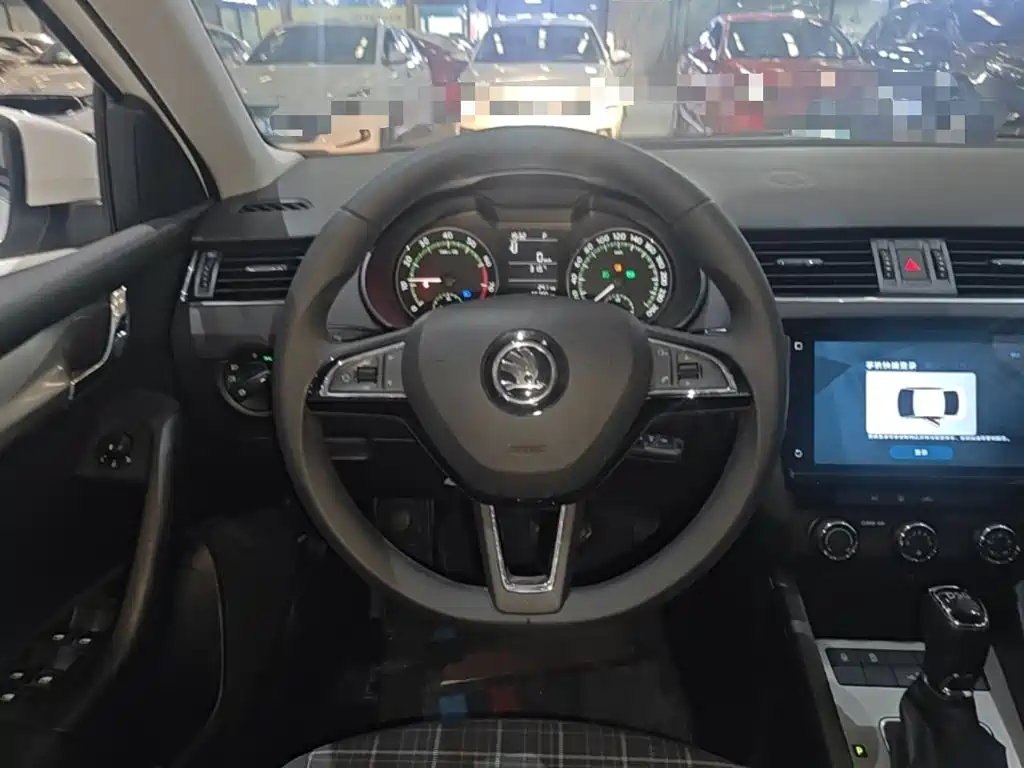 Skoda Octavia 2021 — фото 11