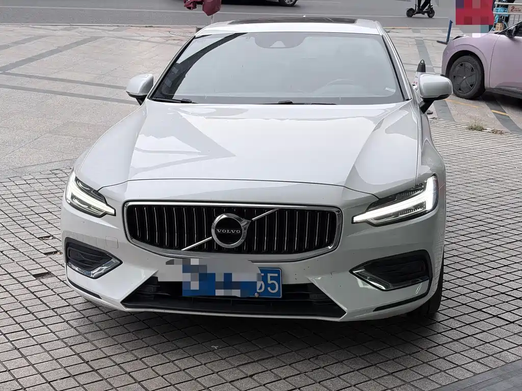 Volvo S60 2022 — фото 2