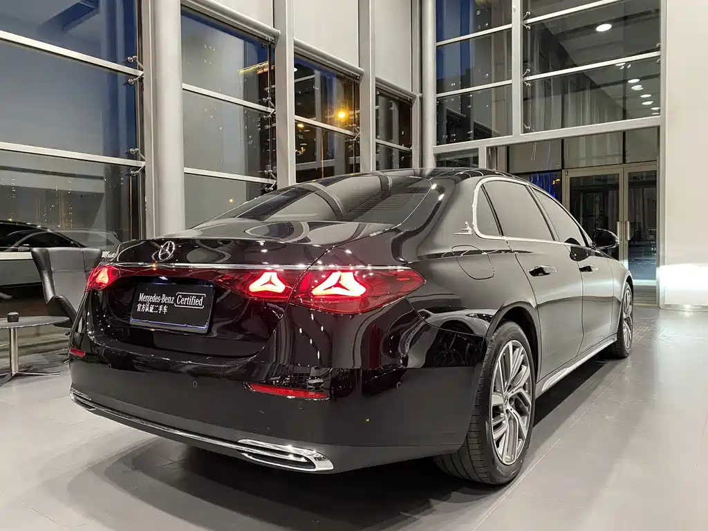 Mercedes-Benz E-Class 2025 — фото 15
