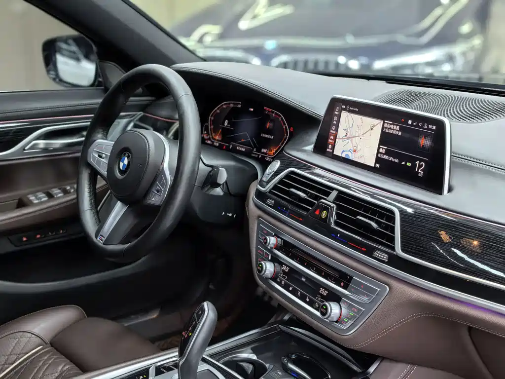 BMW 7 Series 2019 — фото 23