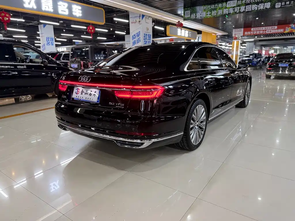 Audi A8 2022 — фото 14