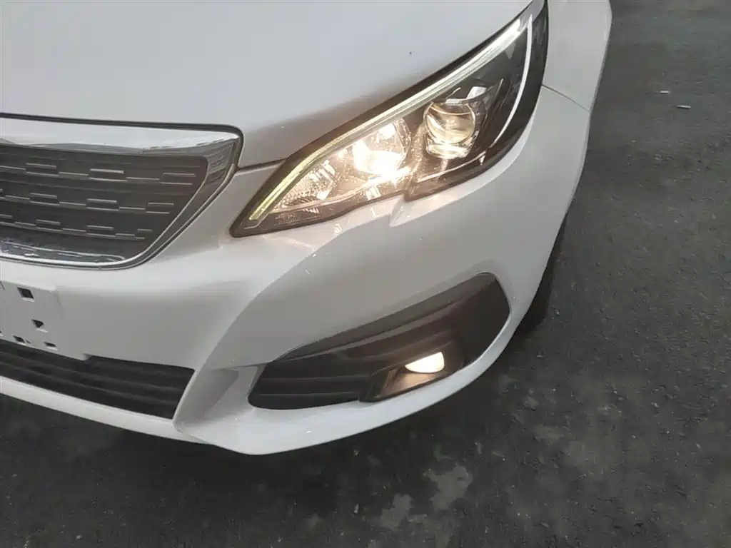 Peugeot 308 2018 — фото 24