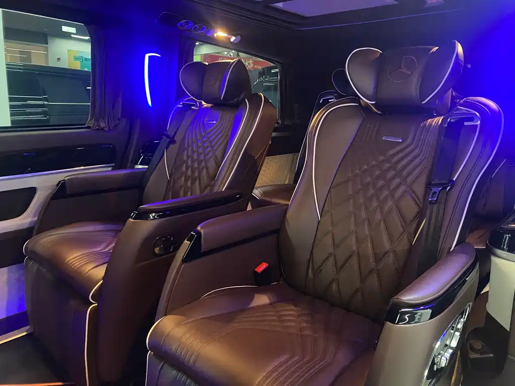 Mercedes-Benz V-Class 2021 — фото 16