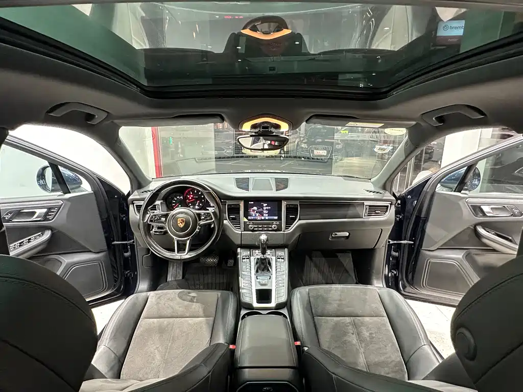 Porsche Macan 2018 — фото 12