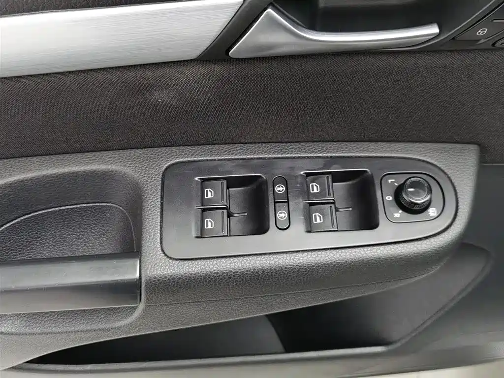 Volkswagen Sharan 2017 — фото 9