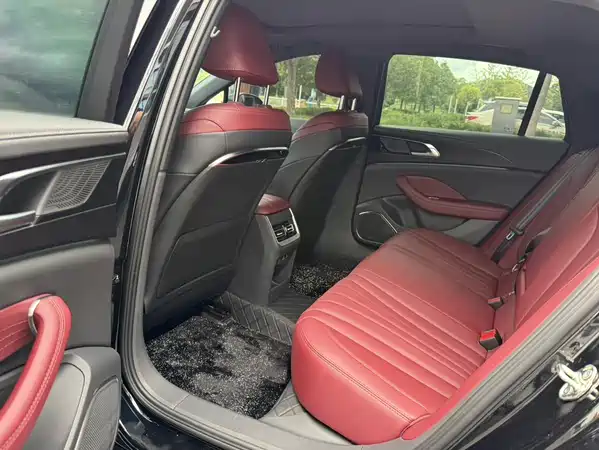 Hongqi H5 2025