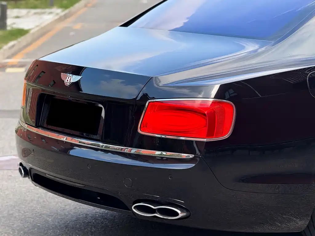 Bentley Flying Spur 2018 — фото 15