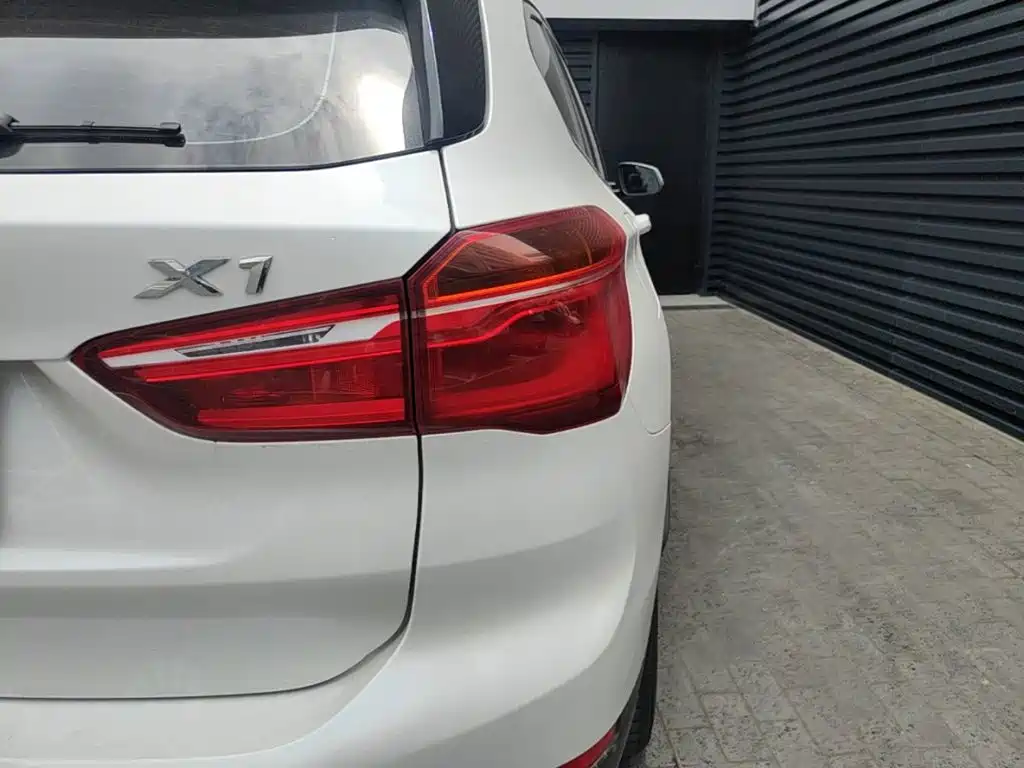 BMW X1 2017 — фото 8