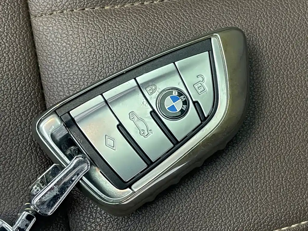 BMW 5 Series 2019 — фото 15