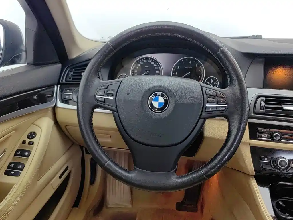 BMW 5 Series 2013 — фото 11