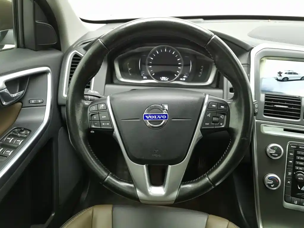 Volvo XC60 2015 — фото 11