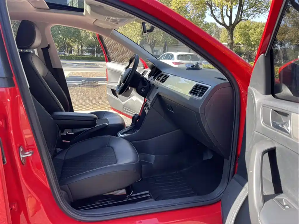 Skoda Rapid Spaceback 2020 — фото 20