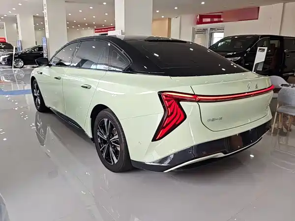 Hongqi EH7 2024