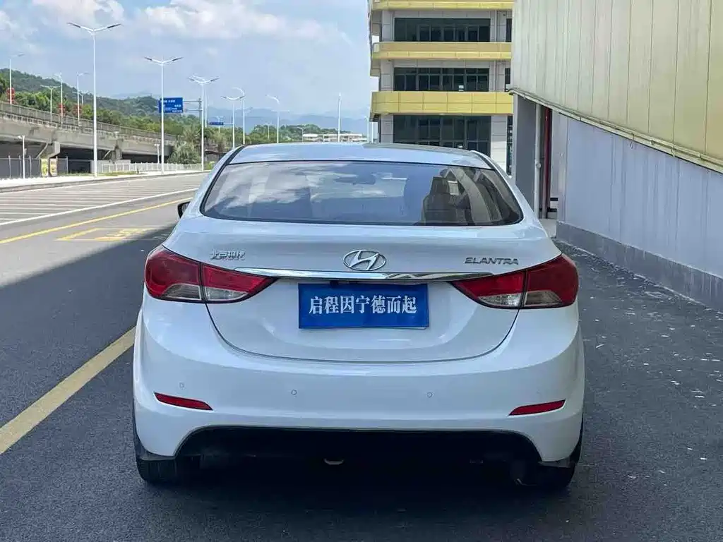 Hyundai Elantra Langdong 2015 — фото 8