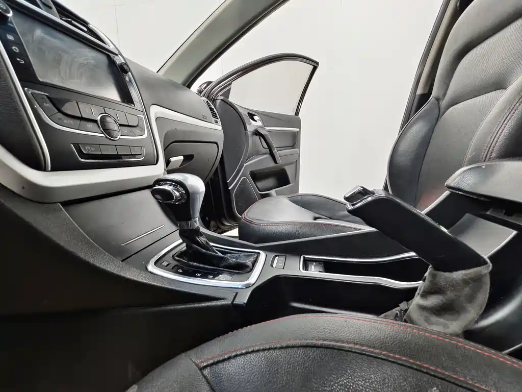 Geely Emgrand 2015 — фото 12