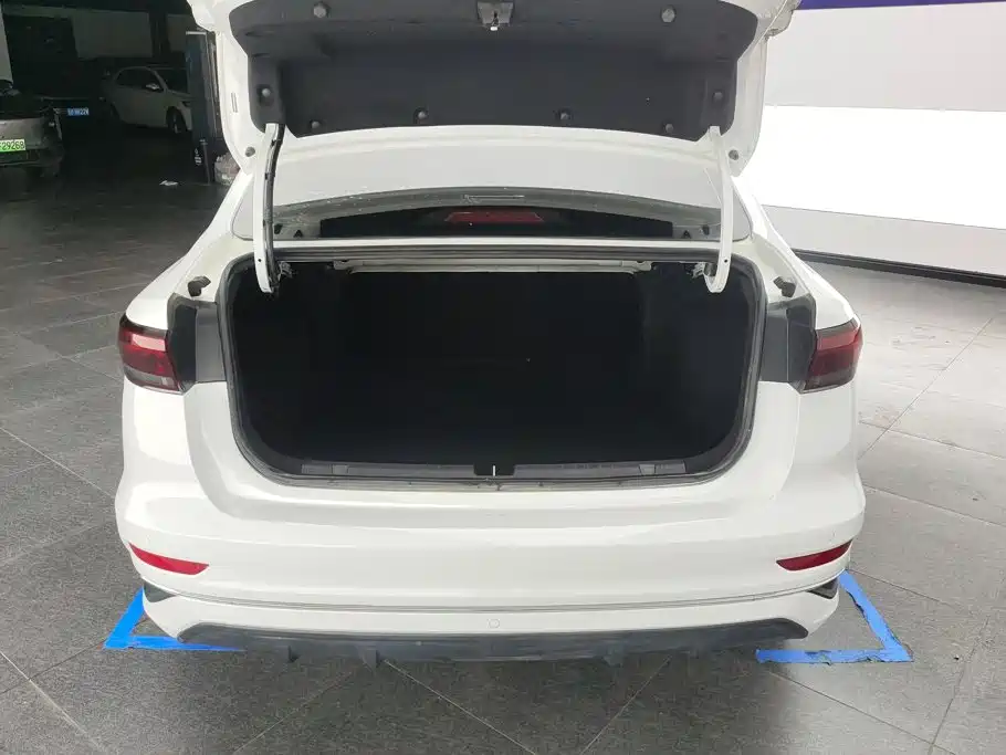 Geely Emgrand 2022