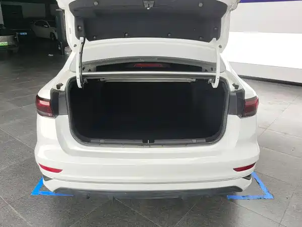 Geely Emgrand 2022