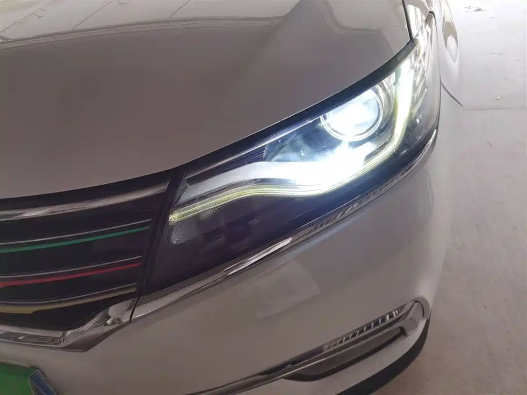 Roewe RX5 2017 — фото 19