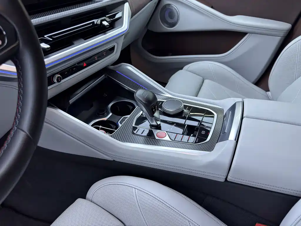 BMW XM 2023 — фото 15