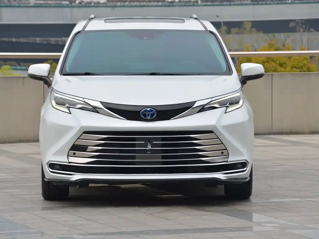 Toyota Sienna 2022 — фото 2