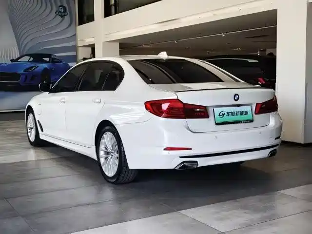 BMW 5 Series New Energy 2020 — фото 5