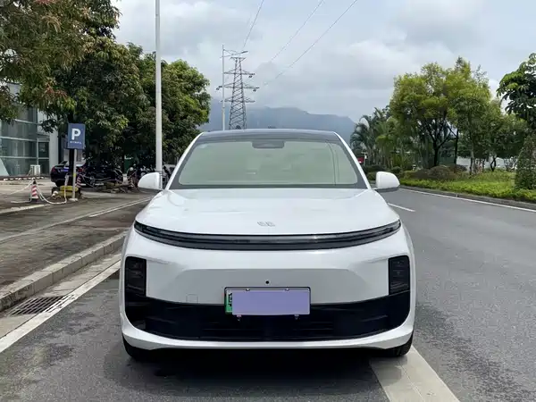 Li Auto L6 2025