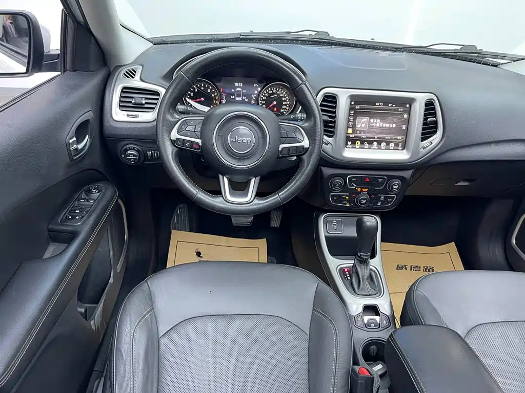 Jeep Compass 2018 — фото 26