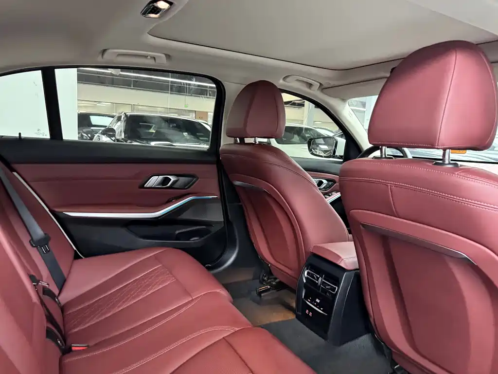 BMW 3 Series 2023 — фото 17