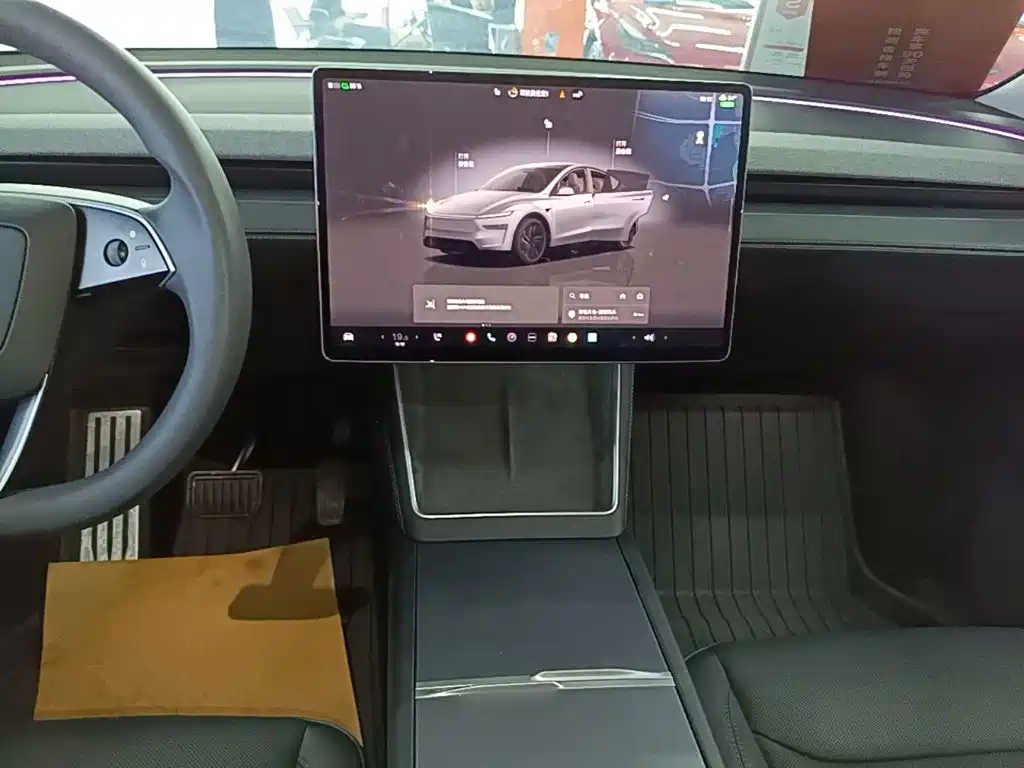 Tesla Model Y 2025 — фото 13