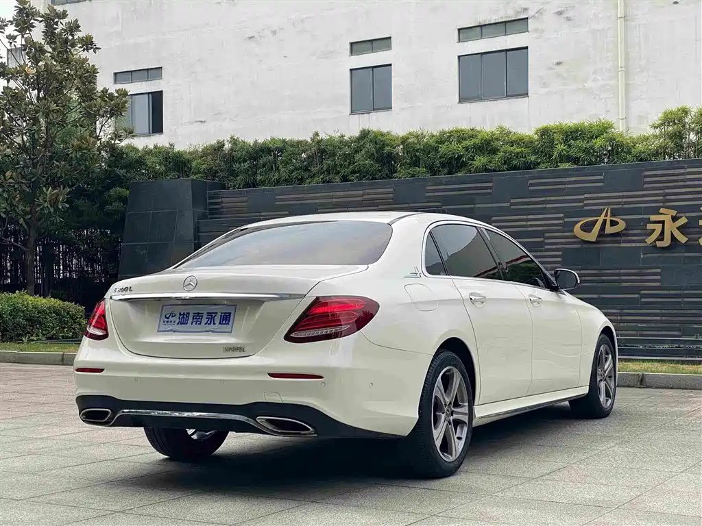 Mercedes-Benz E-Class 2018 — фото 14