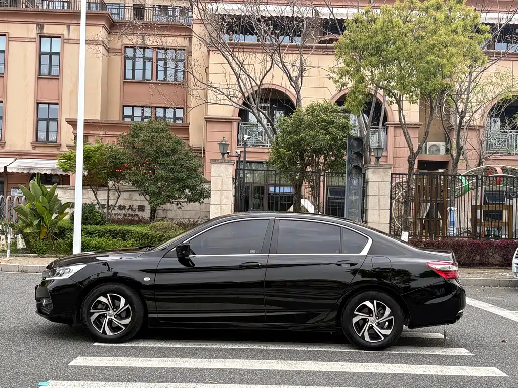 Honda Accord 2017 — фото 5