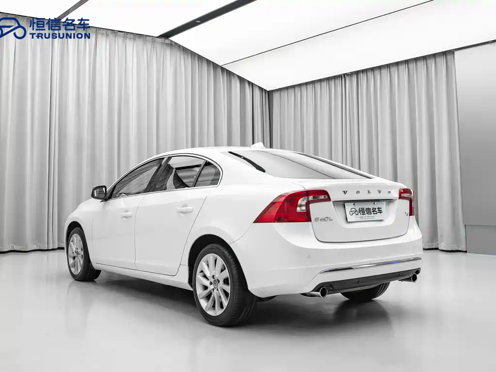 Volvo S60 2017 — фото 6