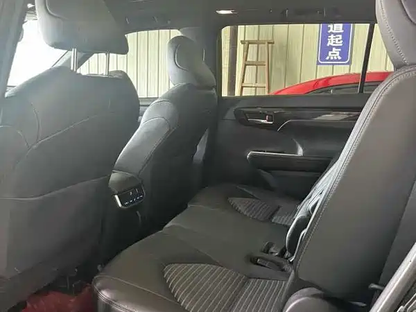 Toyota Crown Kluger 2021