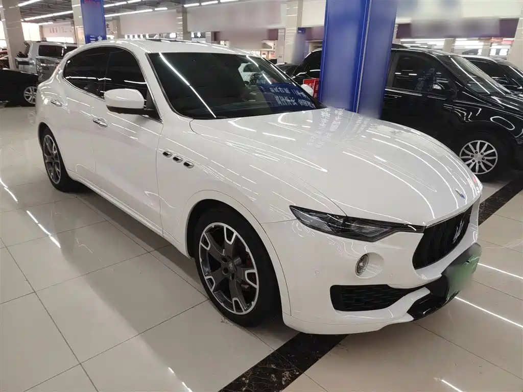 Maserati Levante 2017 — фото 20