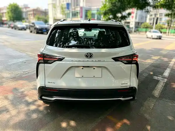 Toyota Granvia 2024