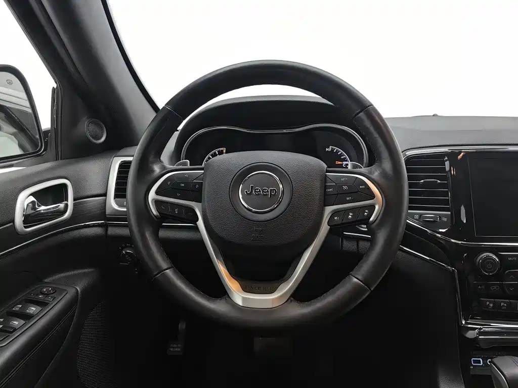 Jeep Grand Cherokee 2022 — фото 11
