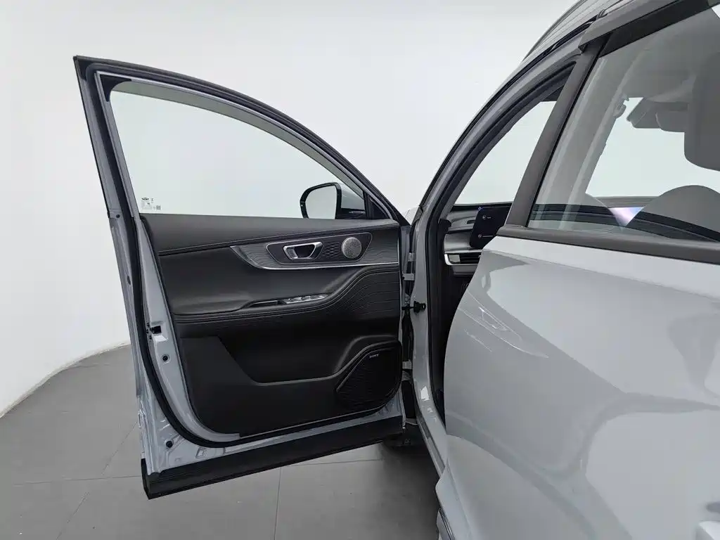 Chery Tiggo 8 PRO New Energy 2023 — фото 8